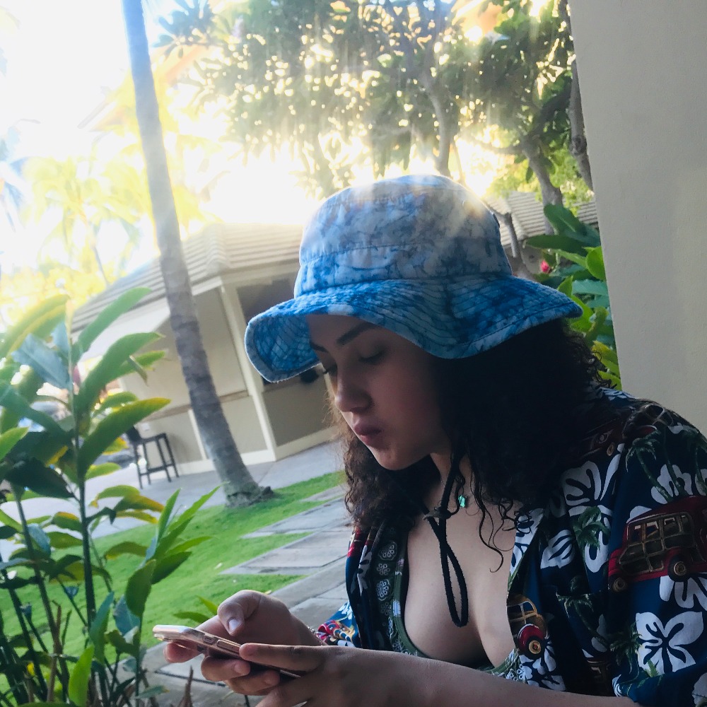 Meet your Posher, Caitlin